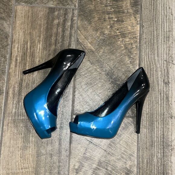 Vintage Guess two toned 4.5” stilettos peep toe pumps - Picture 2 of 6